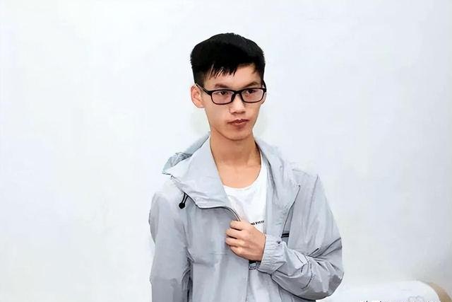 “搬磚小伙”林萬(wàn)東：高考713分，被嘲考上清華也沒(méi)用，現在咋樣